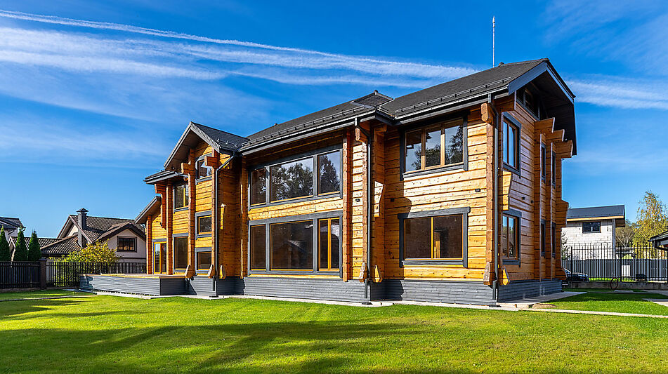 Дом из кедрового лафета в Авроре