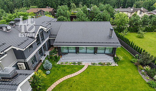 Дом с бассейном в КП Пестово