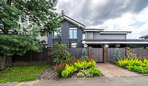 Дом с бассейном в КП Пестово