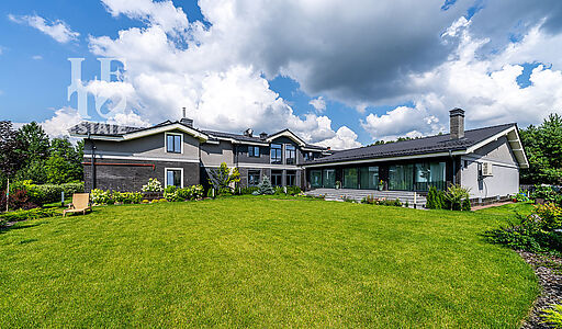 Дом с бассейном в КП Пестово