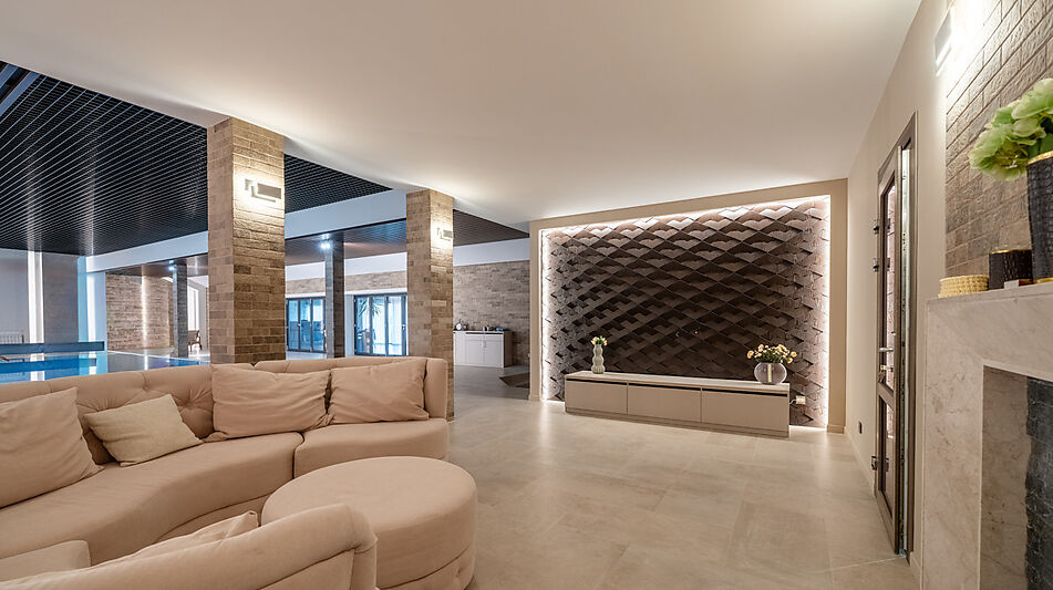 Дом с бассейном в КП Пестово