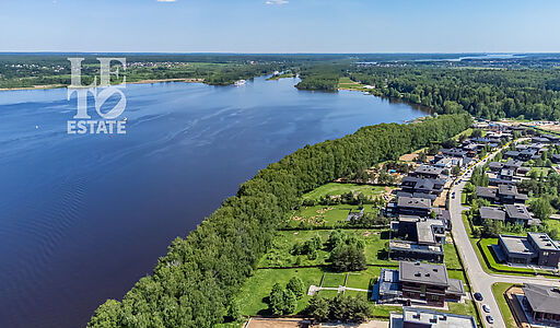 Дом c видом на воду в КП Монаково