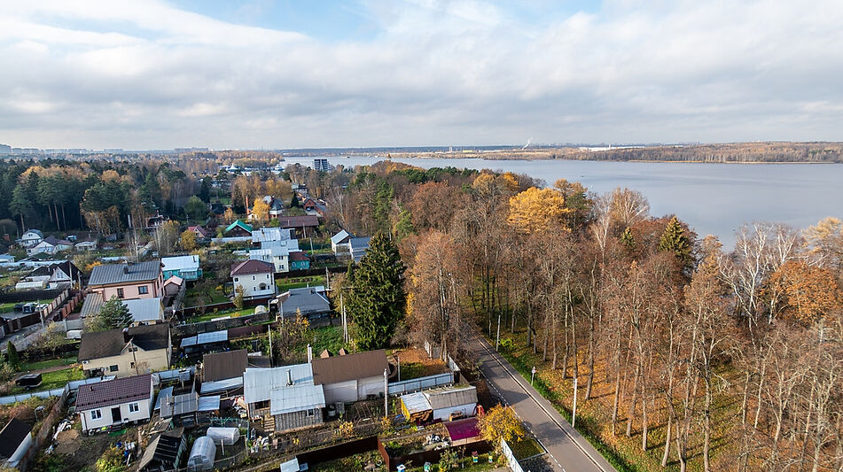 Участок на первой линии Троицкое