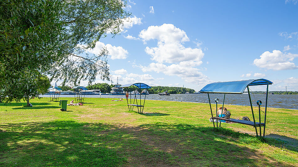 Участок на первой линии Троицкое