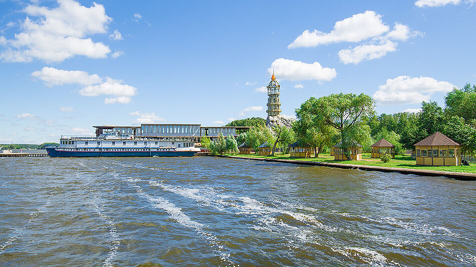 Участок на первой линии Троицкое