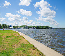 Участок на первой линии Троицкое