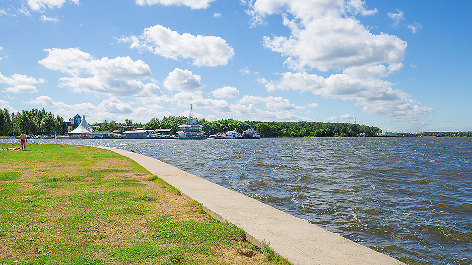 Участок на первой линии Троицкое