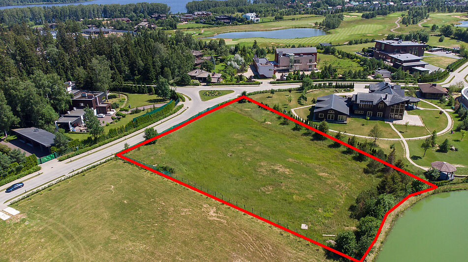 Участок у воды Гольф Яхт Пестово