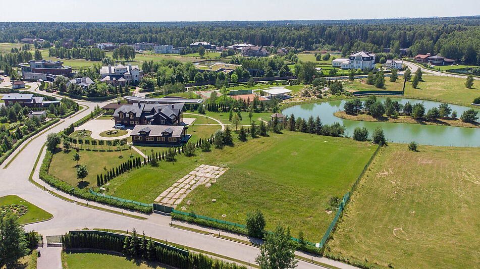 Участок у воды Гольф Яхт Пестово