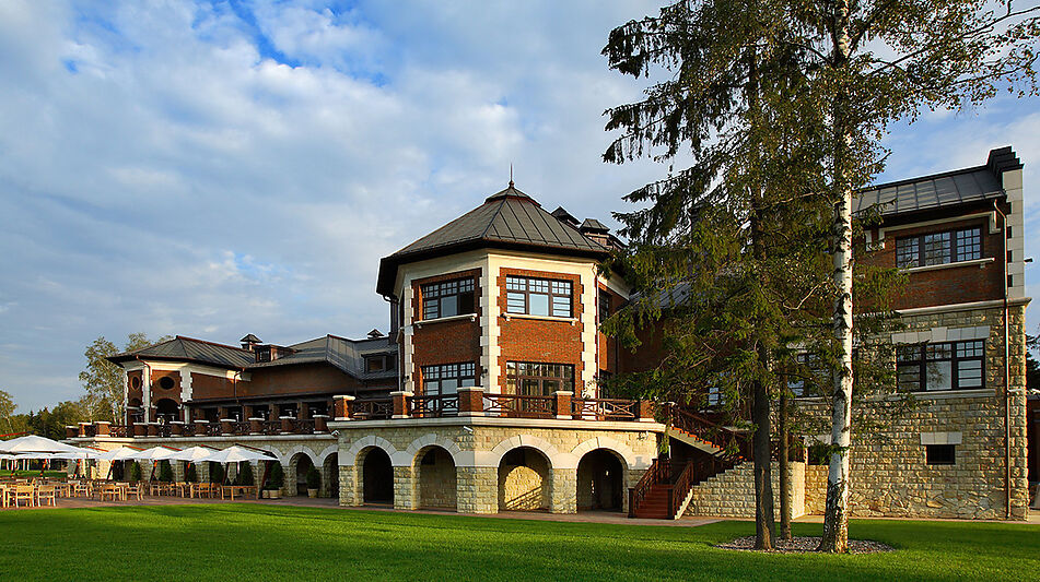 Участок у воды Гольф Яхт Пестово