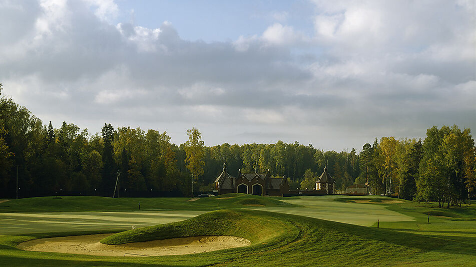 Участок у воды Гольф Яхт Пестово