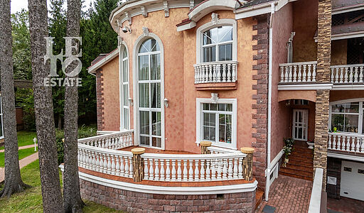 Уникальная усадьба в Дубраве