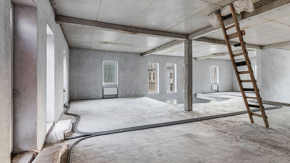 Дом в окружении леса.