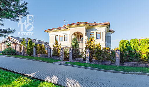 Дом под ключ с бассейном Адмирал