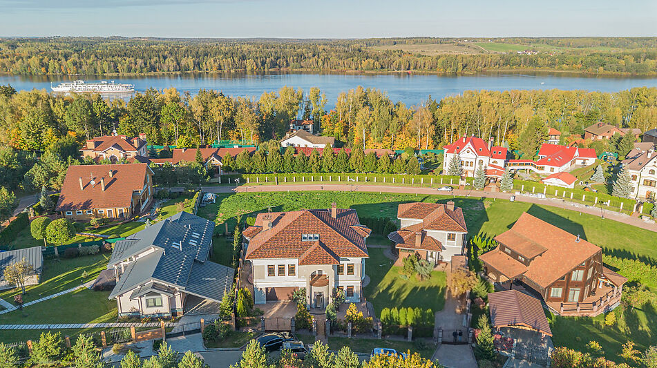 Дом под ключ с бассейном Адмирал