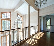 Дом из бруса в лесу у озера