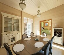 Дом из бруса в лесу у озера