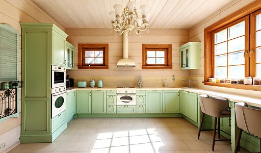 Дом из бруса в лесу у озера