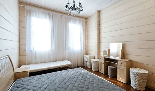 Дом из бруса в лесу у озера