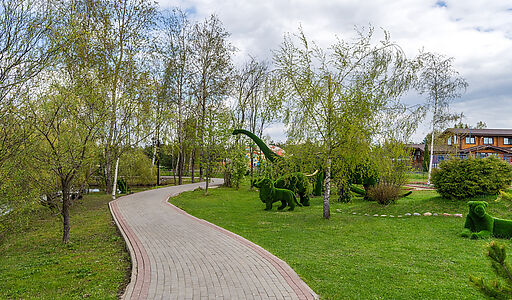 Дом из бруса в лесу у озера