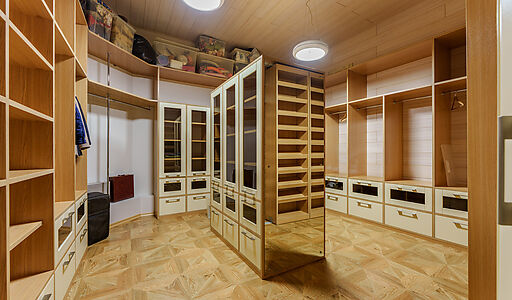 Дом с бассейном в Новогорске