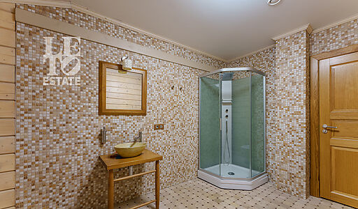 Дом с бассейном в Новогорске