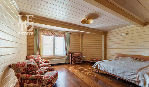 Дом с бассейном в Новогорске