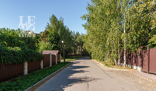 Дом с бассейном в Новогорске