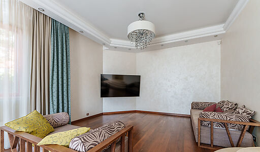 Дом с бассейном в Новогорске