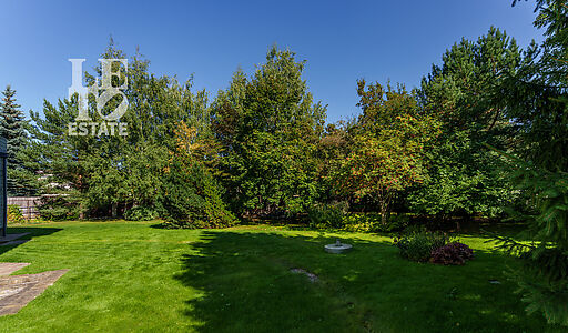 Дом с бассейном в Новогорске