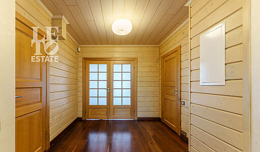 Дом с бассейном в Новогорске