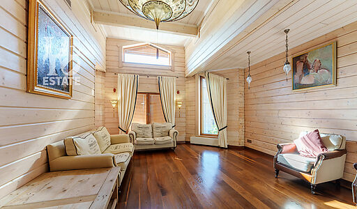 Дом с бассейном в Новогорске