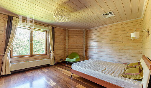 Дом с бассейном в Новогорске