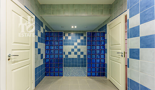 Дом с бассейном в Новогорске