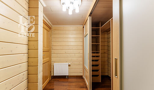 Дом с бассейном в Новогорске