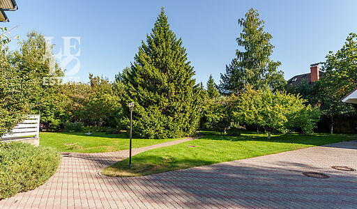 Дом с бассейном в Новогорске