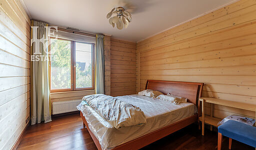 Дом с бассейном в Новогорске