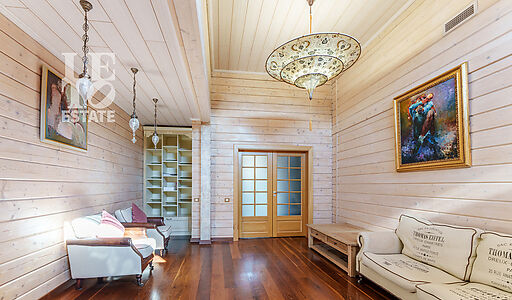 Дом с бассейном в Новогорске