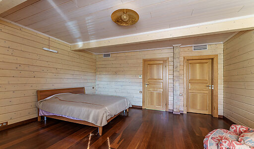 Дом с бассейном в Новогорске