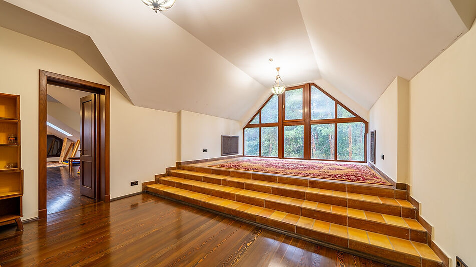 Дом на пруду в Летчике-испытателе