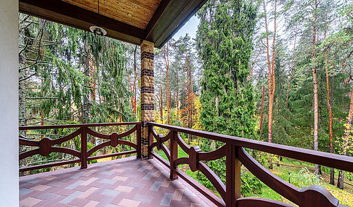 Дом на пруду в Летчике-испытателе