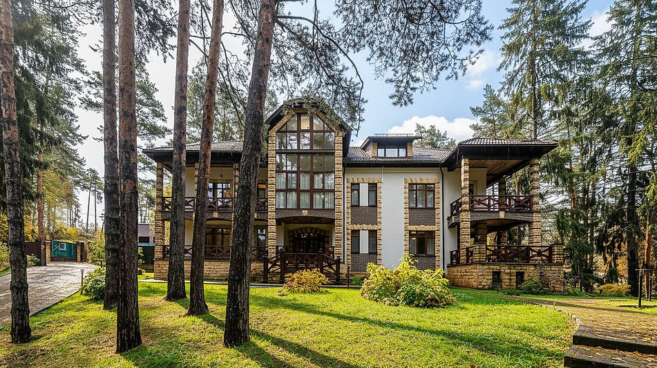 Дом на пруду в Летчике-испытателе