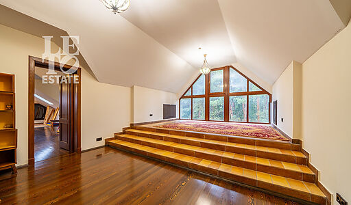 Дом на пруду в Летчике-испытателе