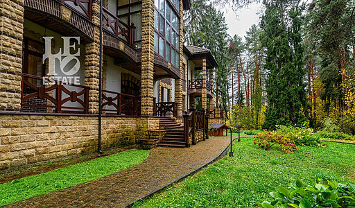 Дом на пруду в Летчике-испытателе