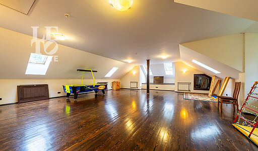 Дом на пруду в Летчике-испытателе