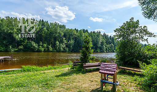 Дом на пруду в Летчике-испытателе