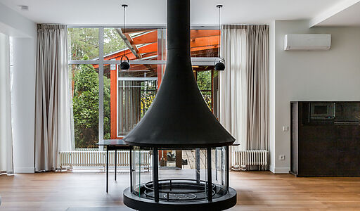 Дом с бассейном в поселке Новинки