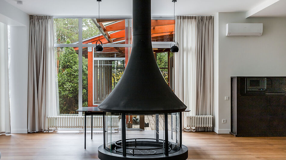 Дом с бассейном в поселке Новинки