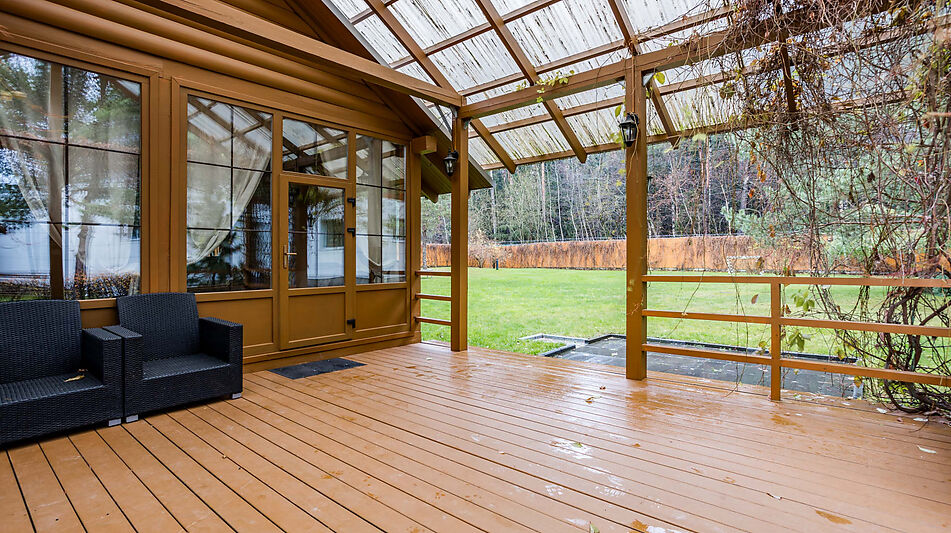 Дом с бассейном в поселке Новинки