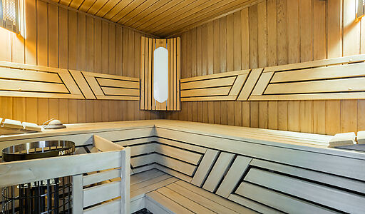 Дом с бассейном в поселке Новинки